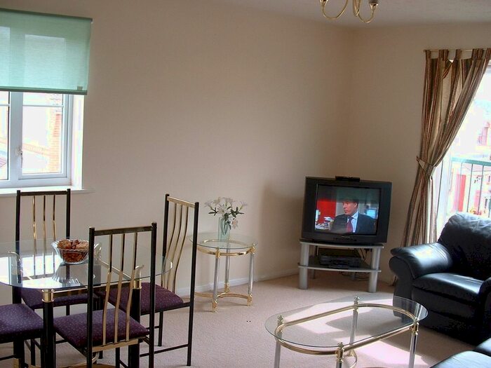 2 Bedroom Flat To Rent In Delfont Close, Central Maidenbower, Crawley, RH10