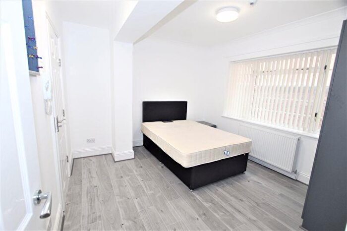 1 Bedroom House Of Multiple Occupation To Rent In En-suite Room, Queens Park Parade, NN2