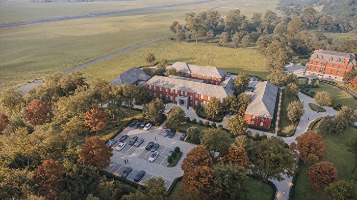 2 Bedroom Flat For Sale In Kings Meadow, Whyteleafe Hill, Whyteleafe, CR3