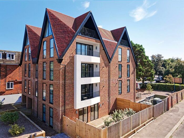 1 Bedroom Apartment To Rent In Shorncliffe Road, Folkestone, CT20