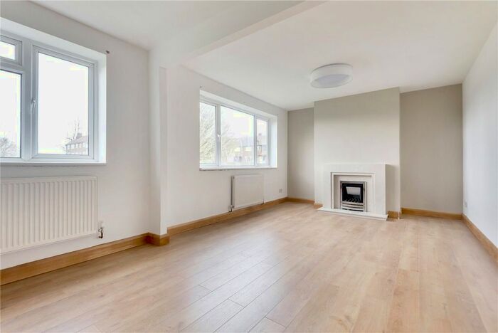 3 Bedroom Flat To Rent In Langford Road, Cockfosters, Barnet, EN4