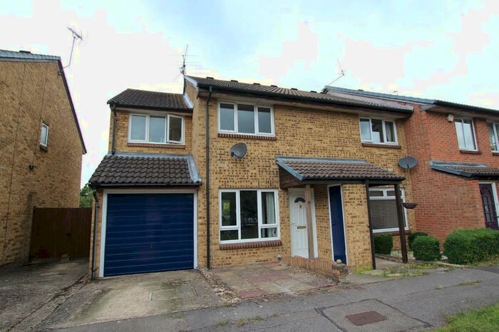 End Of Terrace House To Rent In Binbrook Close, Lower Earley, Reading, RG6