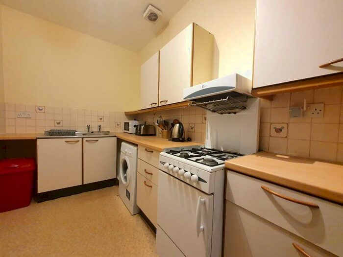 2 Bedroom Flat To Rent In Valleyfield Street, Tollcross, Edinburgh, EH3