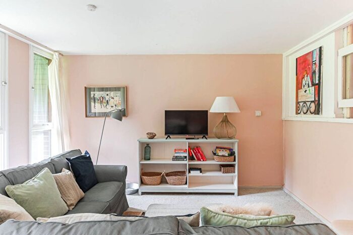 3 Bedroom Maisonette To Rent In Tachbrook Street, Westminster, London, SW1V