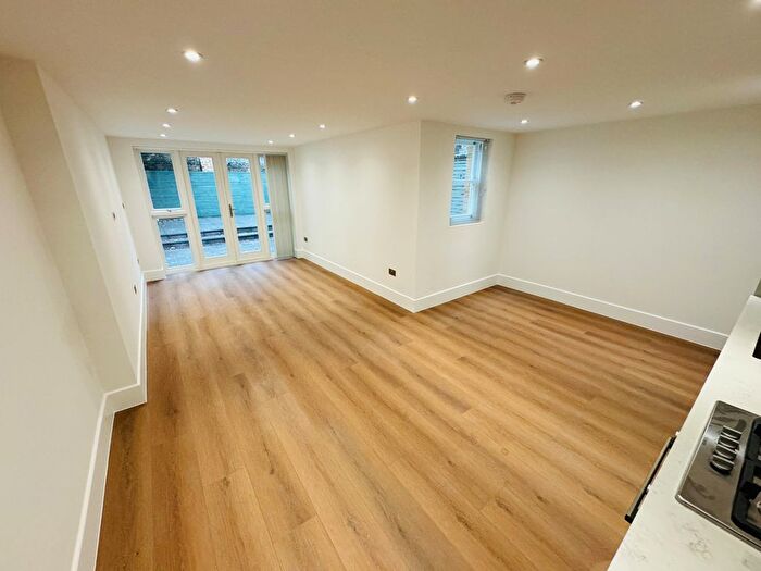 2 Bedroom Flat To Rent In Fentiman Road, London, SW8