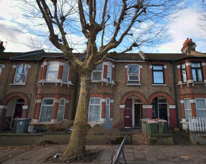 3 Bedroom Flat To Rent In Claude Road, London, E13