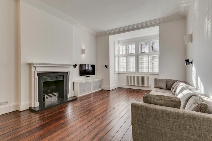 3 Bedroom Flat To Rent In Hornton Street, Kensington, W8