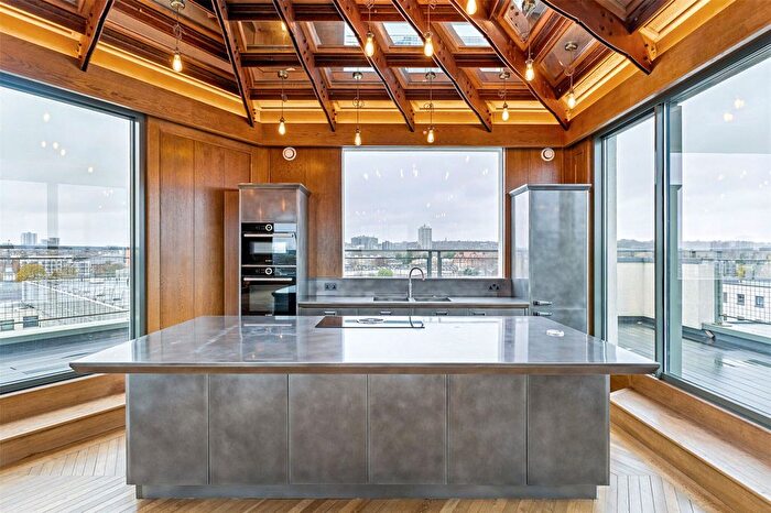 4 Bedroom Flat To Rent In Holmes Road, Kentish Town, London, NW5