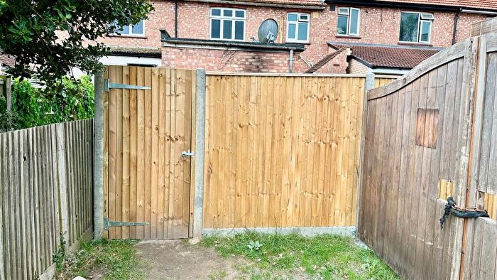 2 Bedroom Flat For Sale In Crabtree Lane, Lancing, BN15