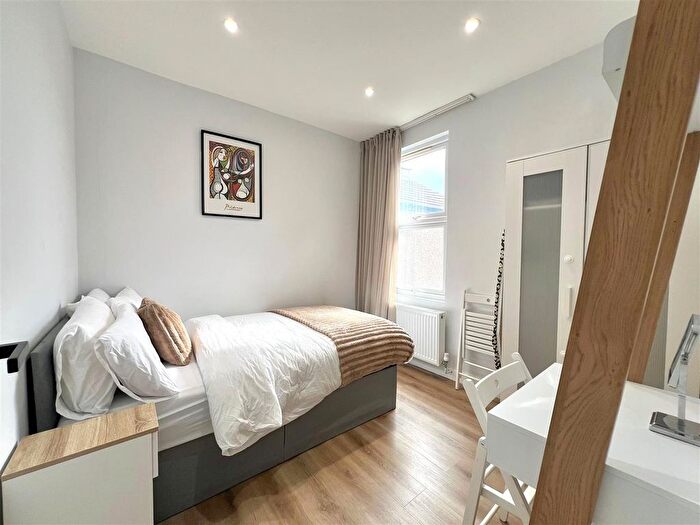 2 Bedroom Flat To Rent In Blackhorse Lane, London, E17