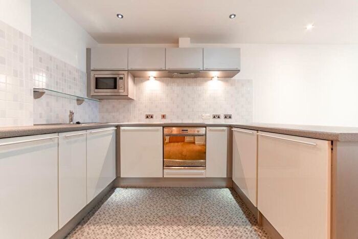 2 Bedroom Flat To Rent In Broad Street, Nottingham, Nottinghamshire, NG1