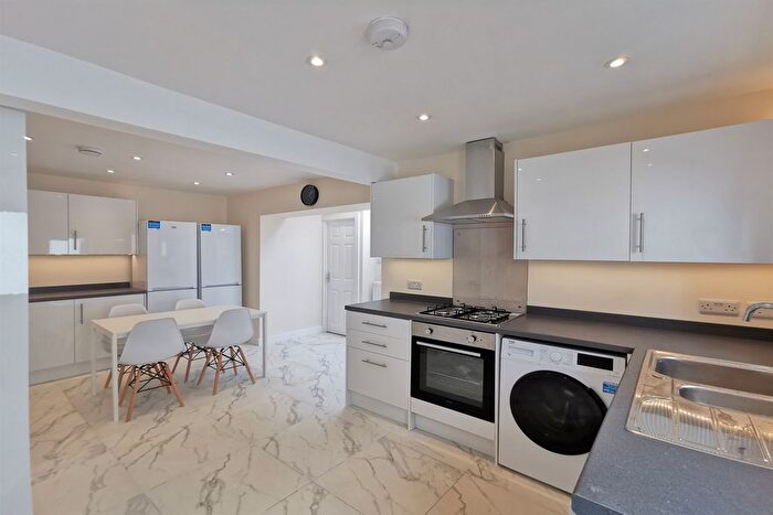 6 Bedroom Semi Detached House To Rent In Salisbury Street, Beeston, NG9