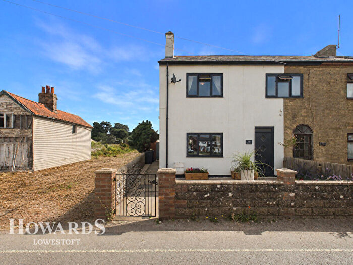 3 Bedroom Semi-Detached House For Sale In Church Road, Kessingland, NR33