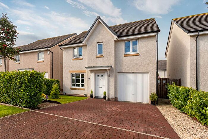 4 Bedroom Detached House For Sale In South Larch Way, Dunfermline, Fife, KY11