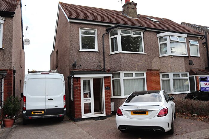 4 Bedroom Terraced House To Rent In Mawney Road, Romford, Essex, RM7