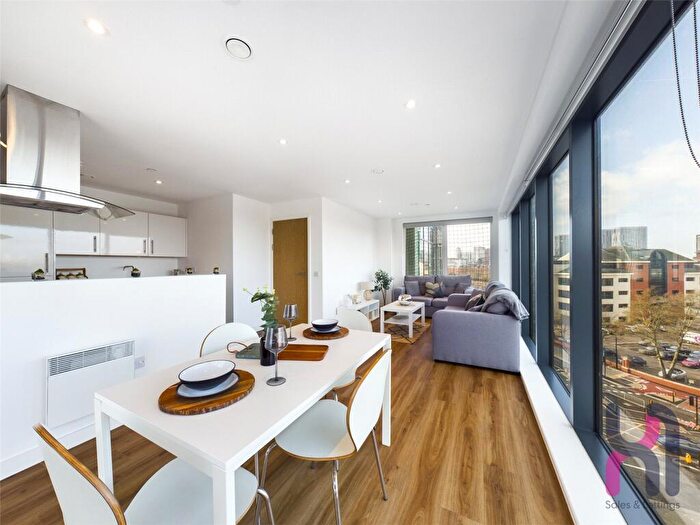 3 Bedroom Flat To Rent In The Gateway, Trafford Road, Salford, M5