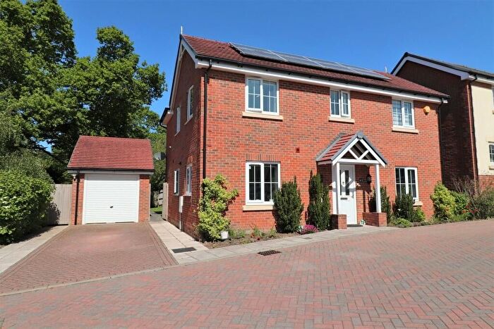 4 Bedroom Detached House For Sale In Hellyar Rise, Hedge End, Southampton, SO30