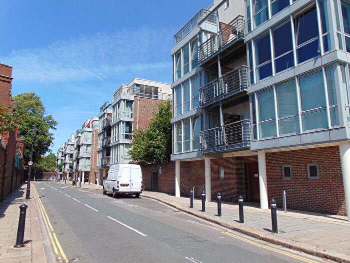 Studio To Rent In Prince George House, Admiralty Road, Portsmouth, City Of Portsmouth, PO1