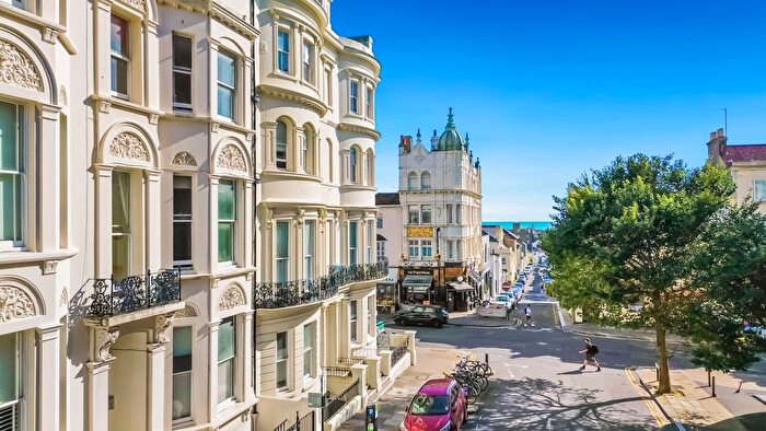 1 Bedroom Flat For Sale In Cambridge Road, Hove, BN3