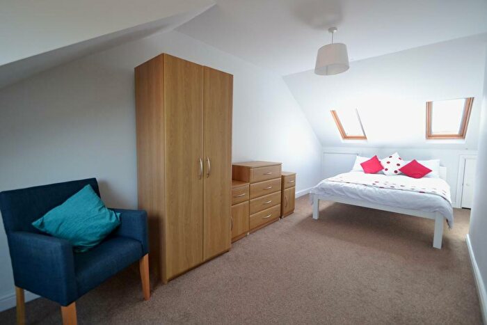 2 Bedroom Detached House To Rent In Cycle Road, Lenton, Nottingham, NG7