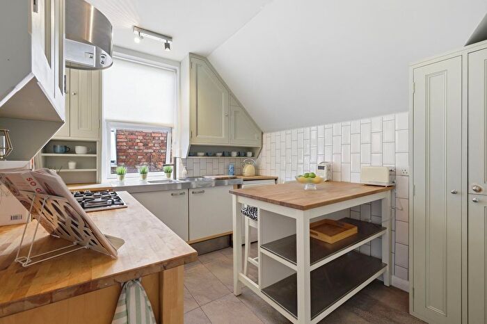 1 Bedroom Flat For Sale In Hermon Hill, Wanstead, E11