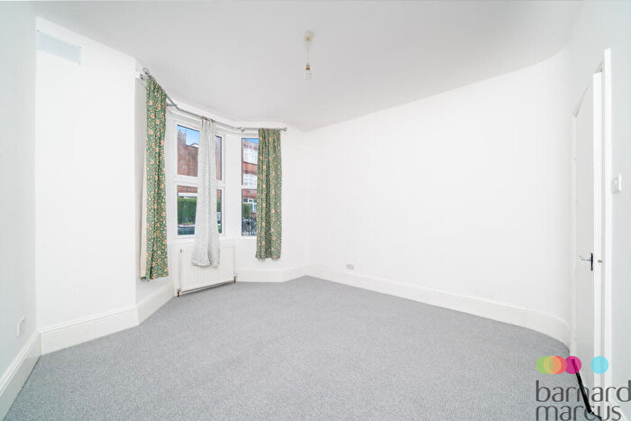 2 Bedroom Bungalow To Rent In Palace Road, Bounds Green, N11
