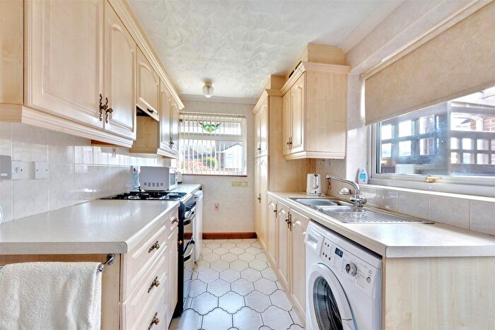 2 Bedroom Detached Bungalow For Sale In Sunningdale Road, Nottingham, NG6