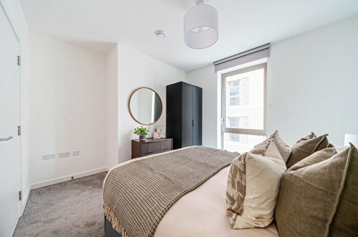 2 Bedroom Apartment To Rent In Bed, Th Floor, Tyne, Refinery House In Anchors Point, E16
