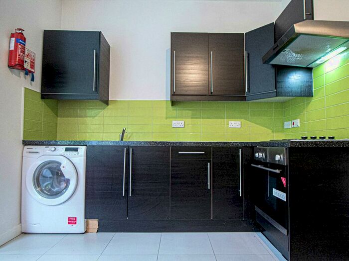 1 Bedroom Apartment To Rent In St John's Terrace, Leeds, West Yorkshire, LS3