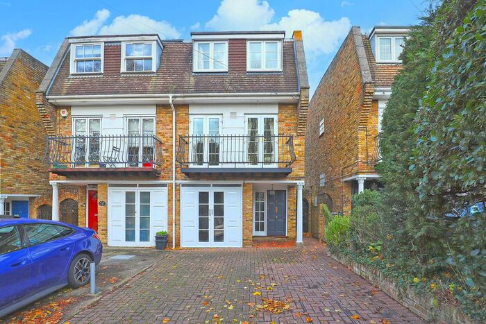 4 Bedroom Town House To Rent In Mornington Road, Woodford Green, IG8