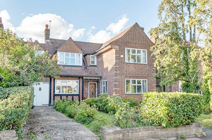 5 Bedroom Detached House For Sale In Dorset Drive, Edgware, HA8