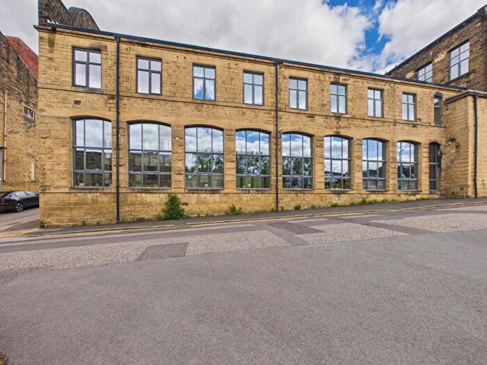 4 Bedroom Terraced House For Sale In Lund Street, Bingley, BD16