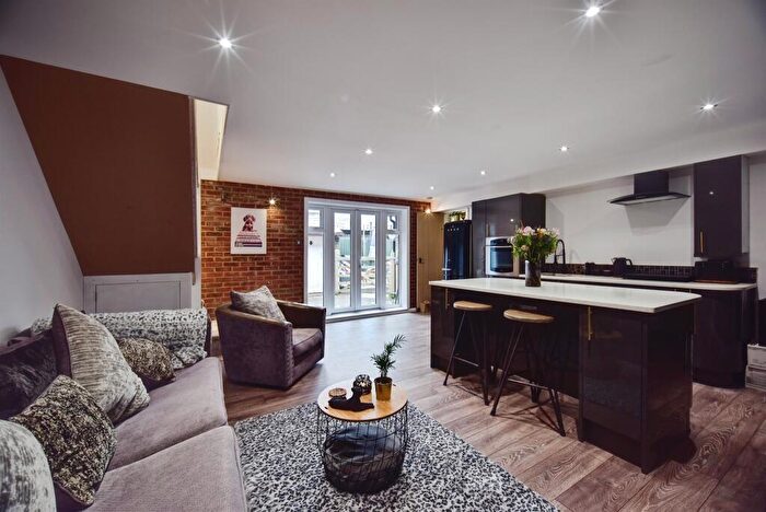 4 Bedroom Detached House For Sale In Tonbridge Road, Wateringbury, Maidstone, ME18