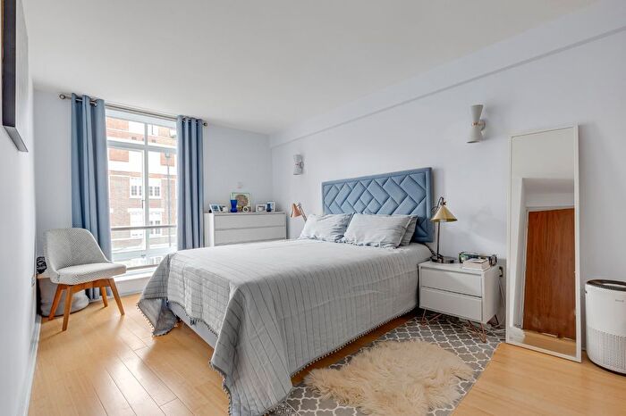2 Bedroom Flat For Sale In Myddelton Passage, Clerkenwell, London, EC1R - Photo 3