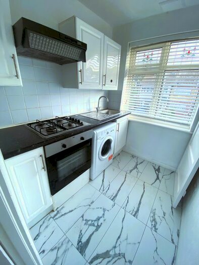 1 Bedroom Flat To Rent In Albany Road, Romford, RM6
