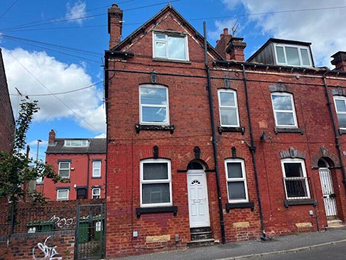 2 Bedroom Terraced House For Sale In Harold Grove, Leeds, LS6