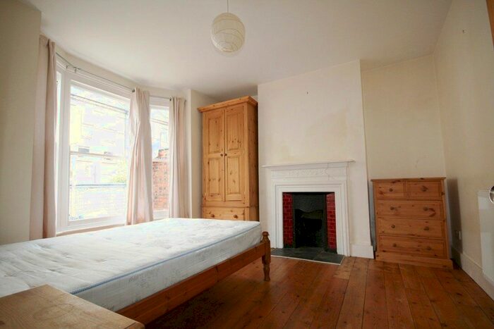 5 Bedroom Semi-Detached House To Rent In Gillespie Road, Highbury Arsenal, London N5