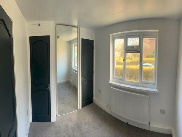 1 Bedroom Flat To Rent In Turnsteads Drive, BD19