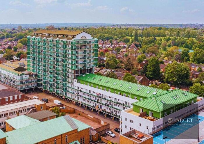 2 Bedroom Flat To Rent In Sydney Road, Enfield, EN2