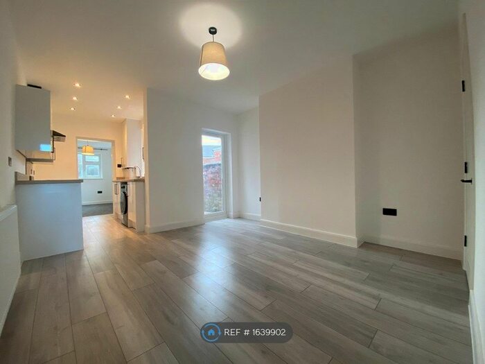 3 Bedroom Terraced House To Rent In Range Road, Stockport, SK3