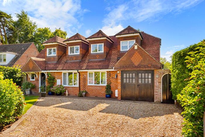 5 Bedroom Detached House For Sale In Kiln Ride, Finchampstead, RG40
