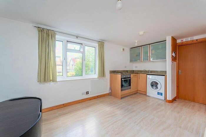 1 Bedroom Flat To Rent In Gunnersbury Lane, Gunnersbury, London, W3