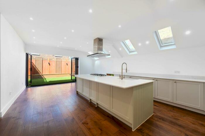 5 Bedroom Semi-Detached House To Rent In Osborne Road, Willesden Green, London, NW2