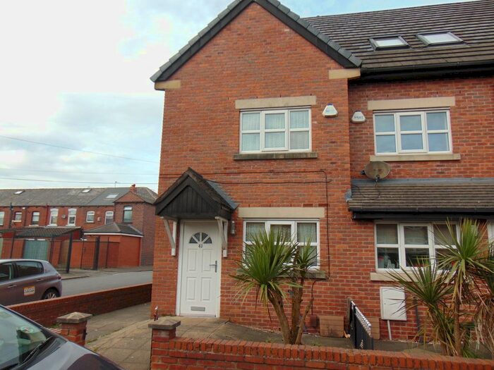 4 Bedroom Town House For Sale In Peveril Street, Bolton, BL3