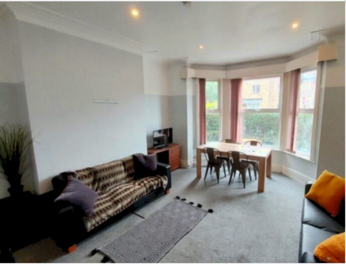 8 Bedroom Terraced House To Rent In Delph Lane, Leeds, West Yorkshire, LS6