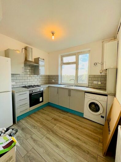 2 Bedroom Flat To Rent In High Road Leyton, London, E10