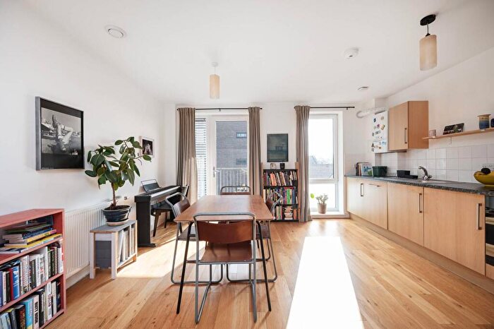 1 Bedroom Flat For Sale In Collent Street, Hackney, London, E9