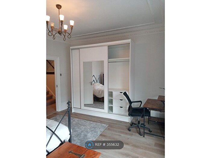 4 Bedroom Flat To Rent In London, London, SW6