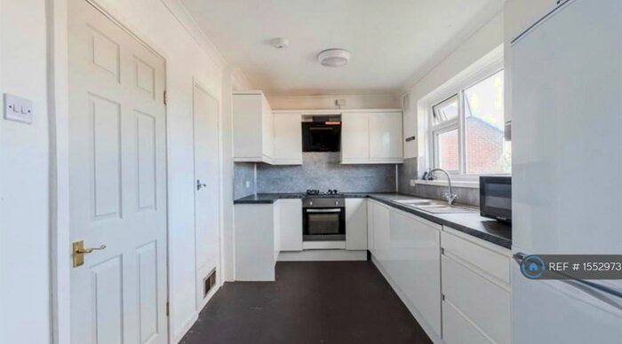 2 Bedroom Flat To Rent In Rookwood Close, Cardiff, CF5