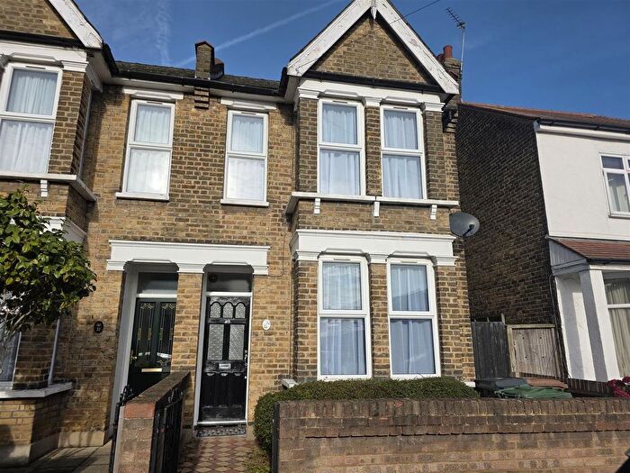 2 Bedroom Property To Rent In Pretoria Road, Chingford, E4